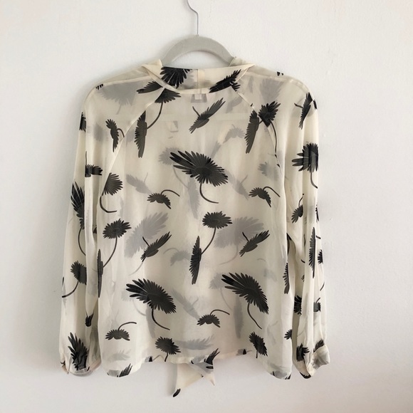 Tucker 100% Silk Daisy Print Blouse - Picture 5 of 5